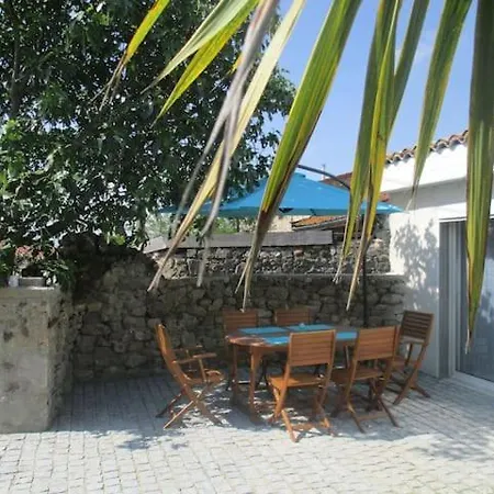 La P'tite Maison Du Chateau Eclassan