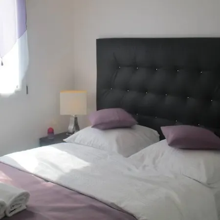 La P'tite Maison Du Chateau *