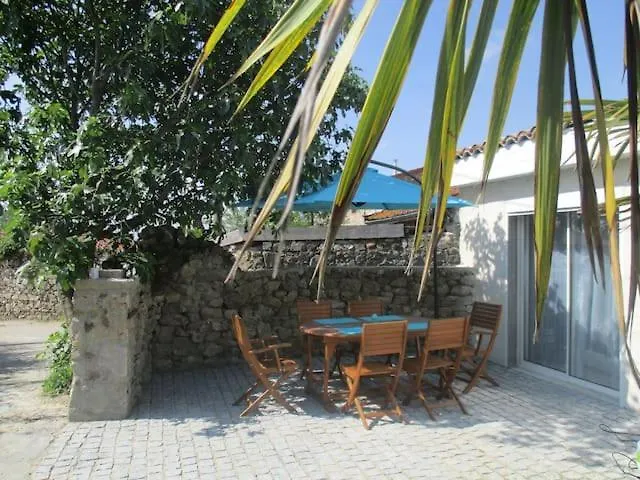 La P'tite Maison Du Chateau Eclassan